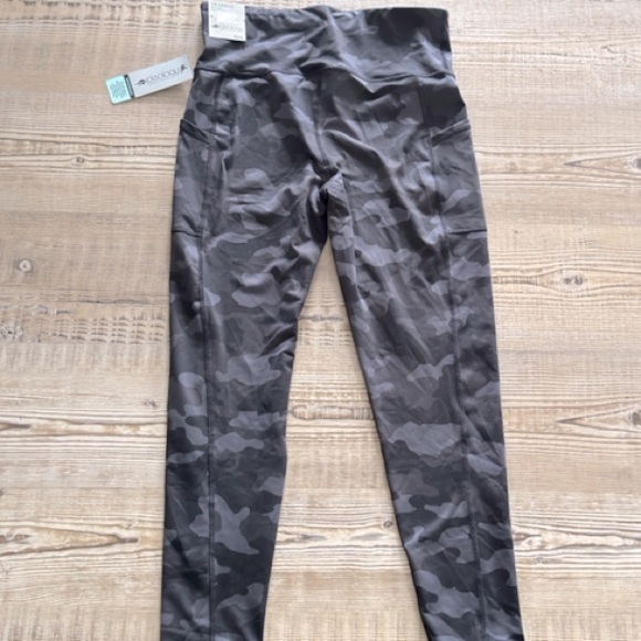 IDEOLOGY Women Compression Active 7/8
Ankle Leggings Medium in Camo Black.NWT! - Picture 10 of 11